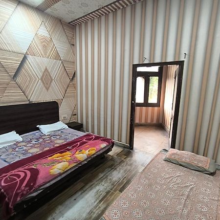 Hotel Jogi Guest House Welcome All Families, Friends, Groups, Couples, Singles Fully Airconditioner, Attach Washrooms, Lift, Wifi, 24 Hours Room Service, Power Backup Amritsar Exterior foto